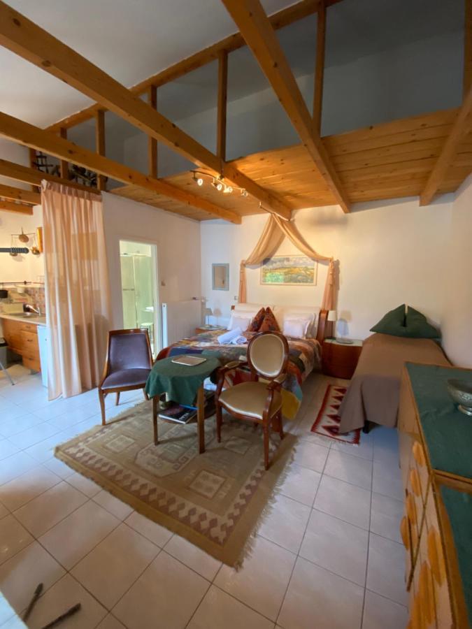 Mandula Haz Hotel Veszprem Bagian luar foto