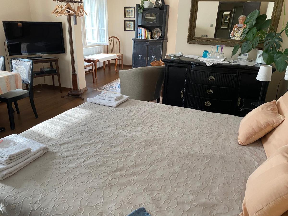 Mandula Haz Hotel Veszprem Bagian luar foto