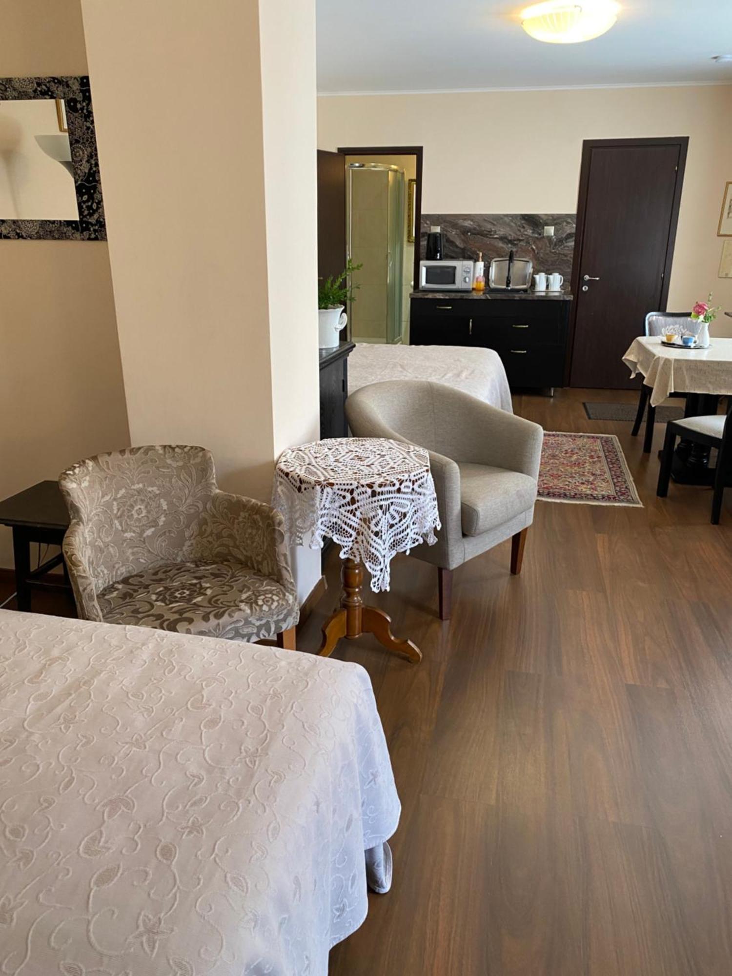 Mandula Haz Hotel Veszprem Bagian luar foto