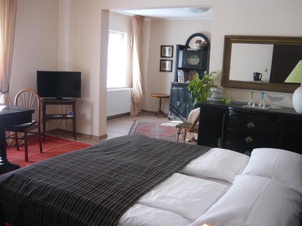 Mandula Haz Hotel Veszprem Ruang foto