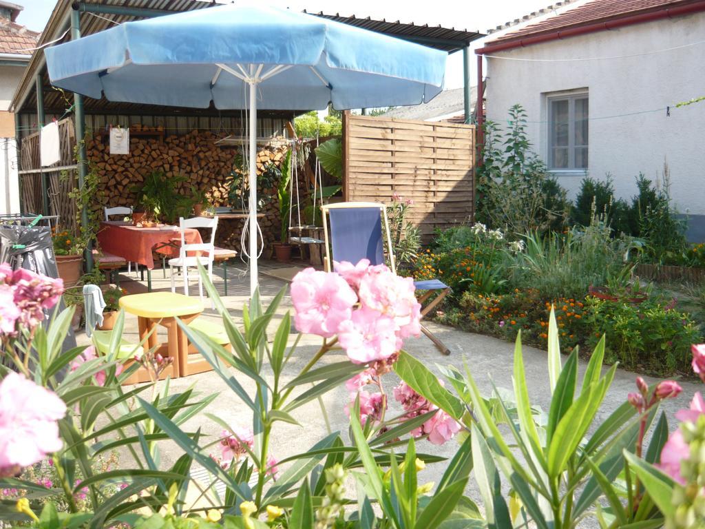 Mandula Haz Hotel Veszprem Bagian luar foto
