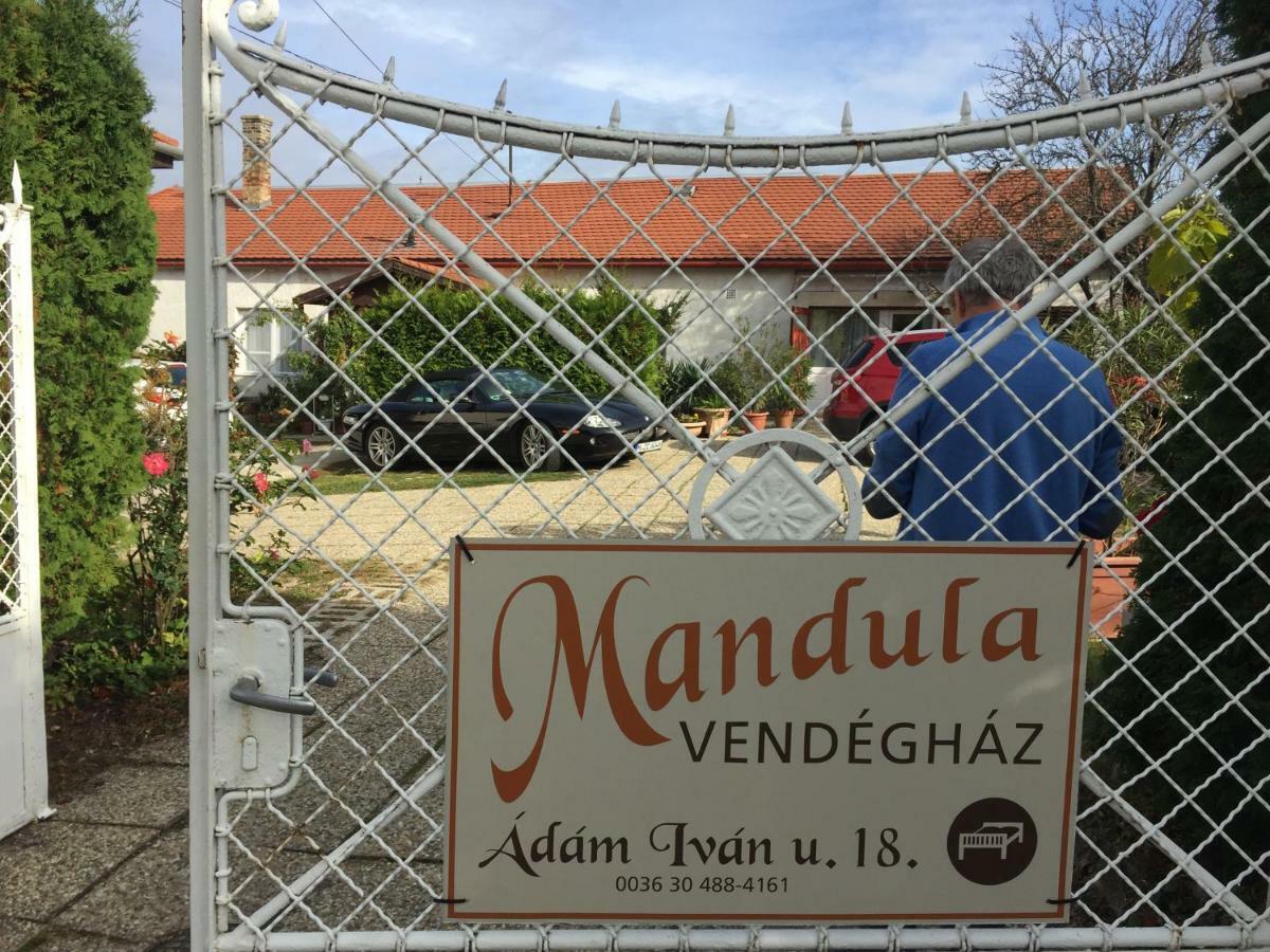 Mandula Haz Hotel Veszprem Bagian luar foto